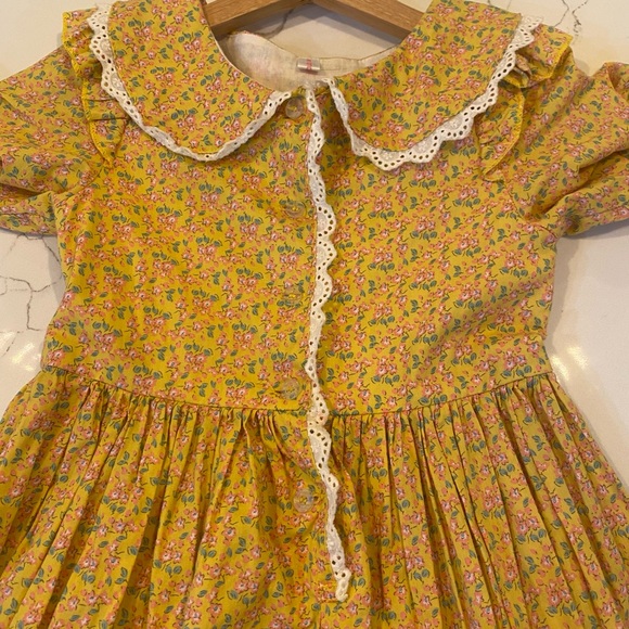 Laura Ingalls Wilder Dress with Apron and Bonnet (Prairie Dress) - Picture 8 of 10